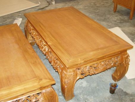 Opium salontafel met houtsnijwerk